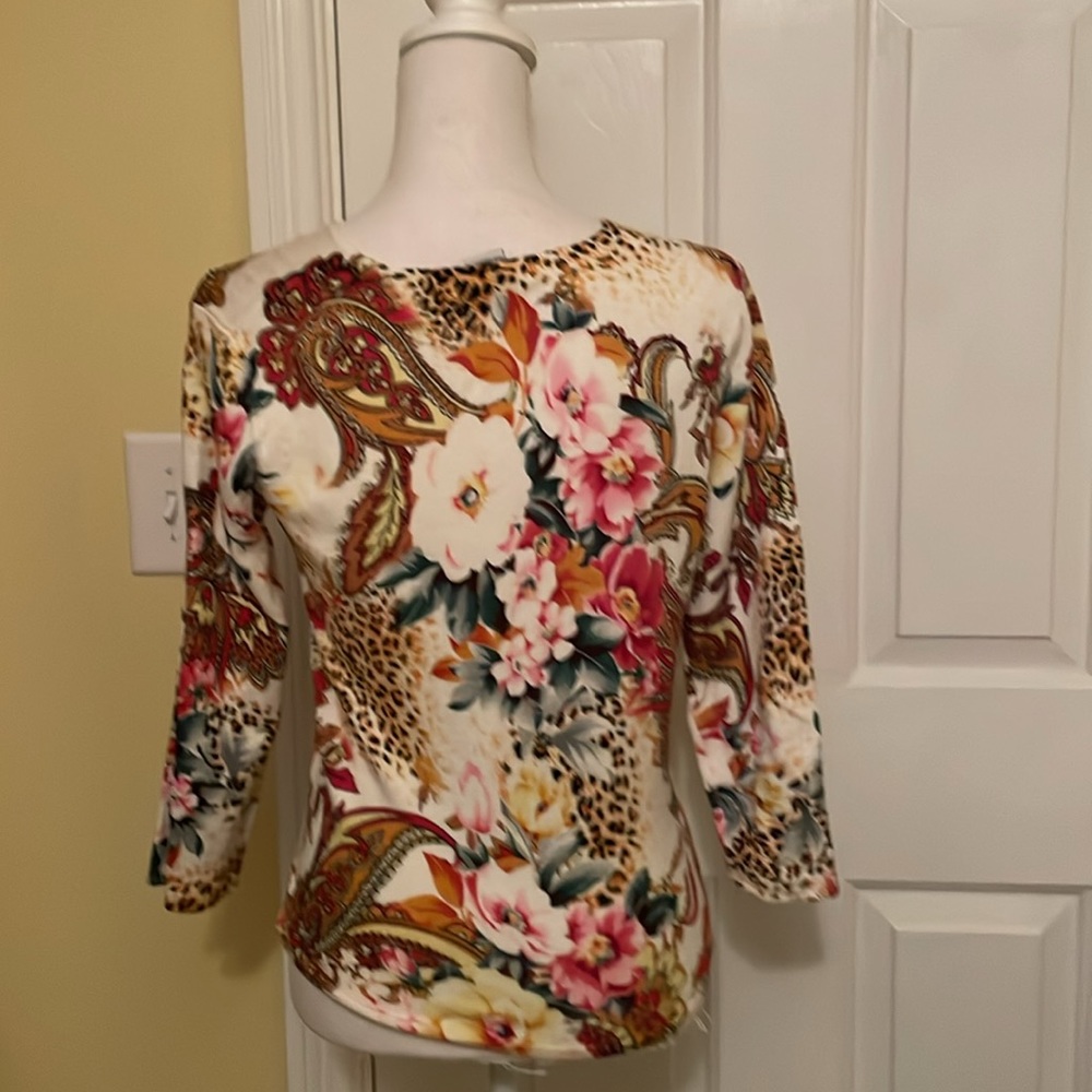 Alberto Makali White V-Neck Animal Print & Floral Embellished Sweater - Picture 2 of 8